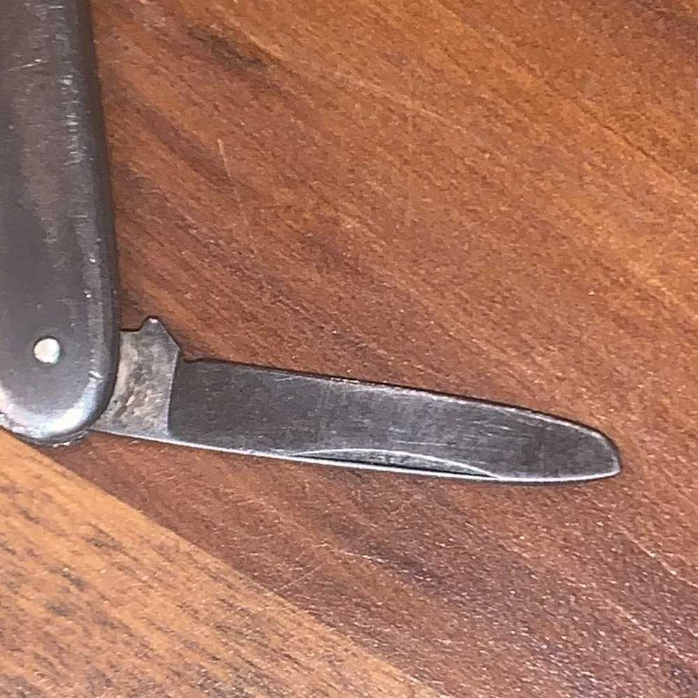 Vintage Hen & Rooster Logo 2 blade Folding Knife Engraved Soccer Player READ